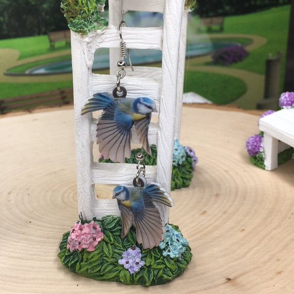 Bird Acrylic Earrings - Picture 5 of 8